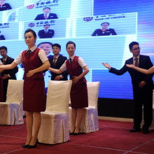 礼仪服务 无形的优雅与社会润滑剂