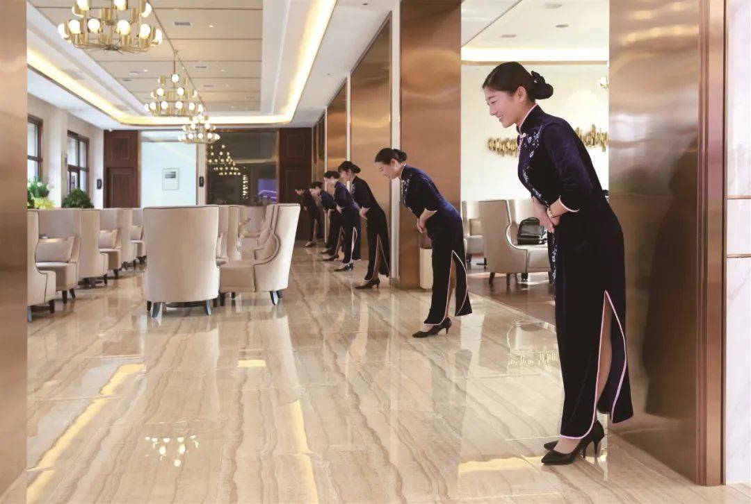 物业服务30个基本礼仪详解 打造专业与温度并存的服务体验